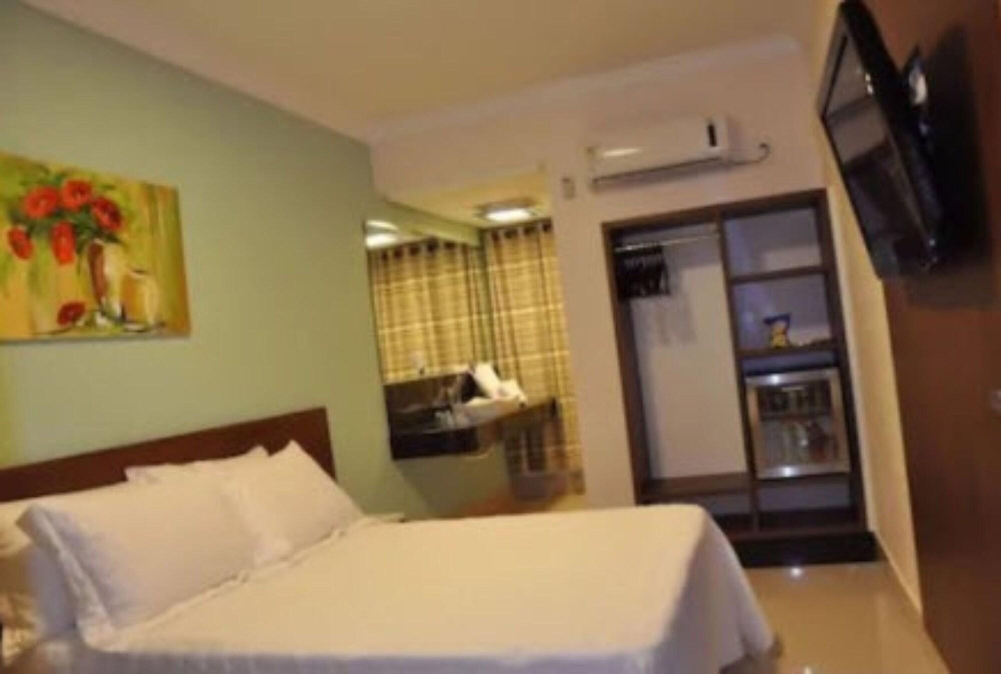 Hotel Saron Luziania Exterior photo